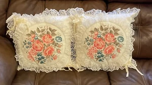 2 Throw Pillows Romantic Retro Lace Flowers Bows Set Of 2 - Picture 1 of 9