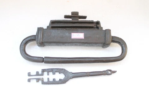 Antique Old Iron TRICK or PUZZLE BARBED SPRING Padlock With Original Key NH4173 Cover