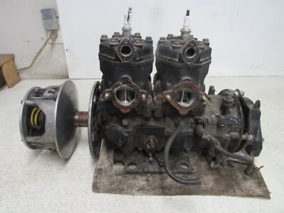 ARCTIC CAT ZR 440 ENGINE MOTOR CASES CRANK SHAFT HEAD CLUTCH  STOCK OEM *MI - Imagem 1 de 4