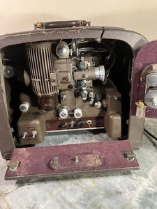Proiettore Vintage Bell Howell 16mm Filmosound 185 B Art Decò anni 40 - Foto 1 di 13