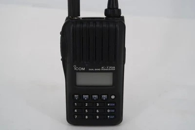 U17920 Usado Icom IC T70A Doble Banda VHF/UHF Transceptor Portátil Foto 1 de 4