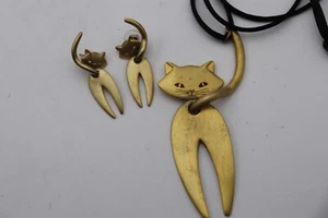 Vintage JJ Matte Gold Tone Cat Necklace & Earrings Set Jewelry - Picture 1 of 4