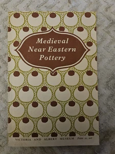 Medieval Near Eastern Pottery, Victoria & Albert Museum 1957 excellent condition - Picture 1 of 3