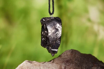 Edelschungit Anhänger mit Baumwollschnur / echter Edel-Schungit / Karelien / NEU - Bild 1 von 2