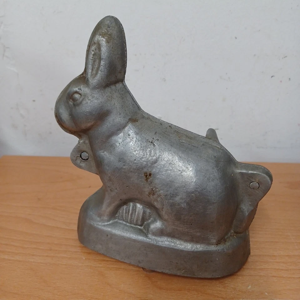 Vintage: Alte Backform Kuchenform Schokoladenform Hase/ Osterhase 2-tlg. Aluguss - Bild 1 von 4