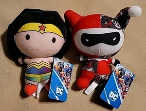 DC Harley Quinn & Wonder Woman 8 Zoll Chibi Plüsch SET Superheld Justice League Neu mit Etikett - Bild 1 von 7