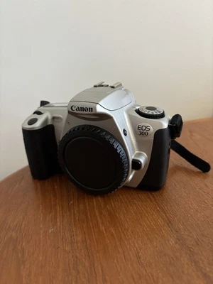 Canon EOS 300 Autofocus 35mm Film SLR Camera Body - Tested & in working order - Image 1 of 4