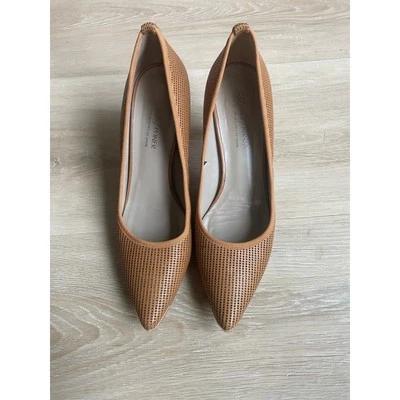 Donald J Pliner Mujer Tion Bomba Talla 8.5 Marrón Clásico Carrera Cápsula Diseñador Foto 1 de 4