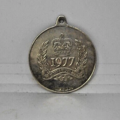 1977 Queens Silver Jubilee Medal Excalibur Park Lane Keys Watch Fob Luggage Tag - Image 1 of 3