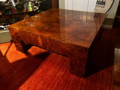 Mesa de centro de cóctel vintage moderna de mediados de siglo de nogal burlado Foto 1 de 4