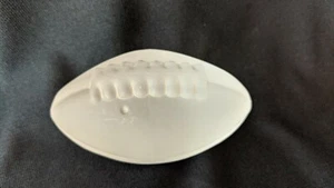 Vintage Milchglas Fußball Briefbeschwerer 4" sehr schönes tolles Geschenk - Bild 1 von 4