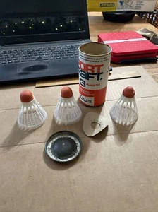 Vintage CAN of 3 CARLTON K Pro Sport SHUTTLECOCKS Badminton BIRDIES England NOS - Picture 1 of 2
