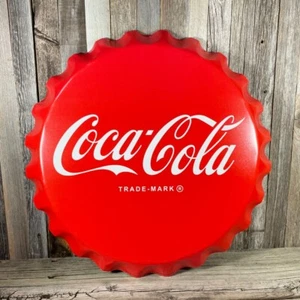 Coca Cola Coca-Cola Soda Pop Tapa Botella Grande 18" Metal Aluminio Letrero Garaje Nuevo - Imagen 1 de 3