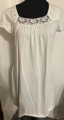 Heavenly Bodies Miss Elaine Mint  Green Floral  Nightgown Embroidered S/M - Image 1 of 4