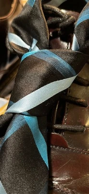 NEW CROFT & BARROW Mens 100% Silk Classic Striped Repp  Necktie Navy Silver - Image 1 of 4