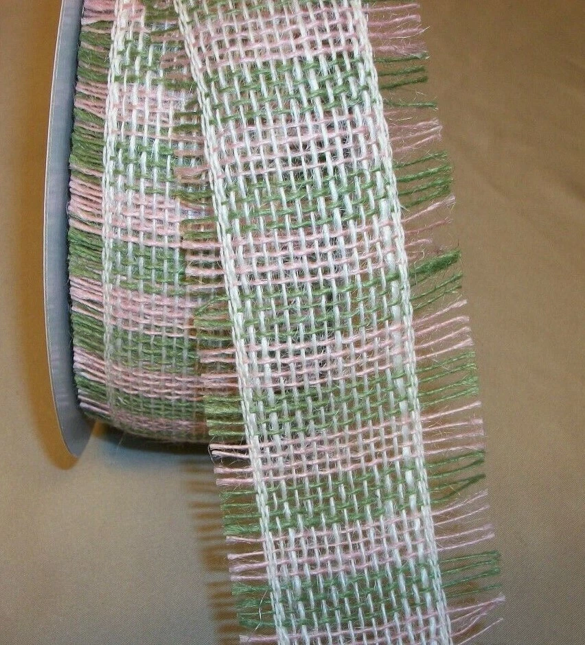 3 yardas. CINTA DE BORDE CON FLECOS DE YUTE TEJIDO ROSA Y VERDE 2 1/2" de ancho Foto 1 de 1