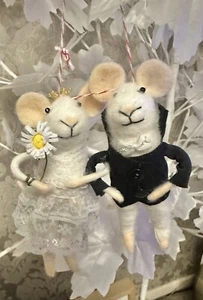 FELT WEDDING MICE MOUSE BRIDE GROOM CAKE TOPPER HANGING TREE GIFT NEEDLE FELTED - Picture 1 of 12