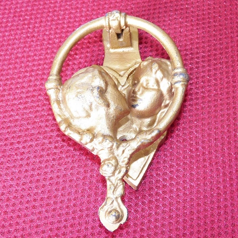 RARE AND REAL VINTAGE CAST IRON ROMEO JULIET KISSING DOOR KNOCKER Cover