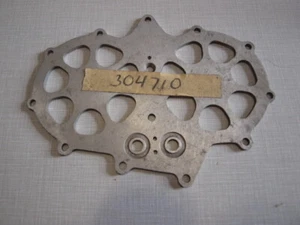 VINTAGE "NOS" EVINRUDE JOHNSON OMC OUTBOARD PLATE PART #304710-0304710 - Imagen 1 de 2