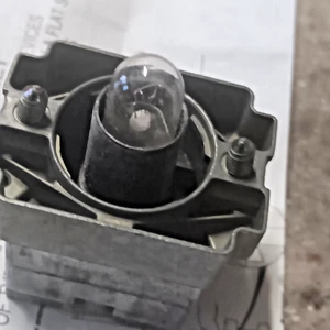 SCHNEIDER ELECTRIC ZB2-BW060-24V / ZB2BW06024V (NEW IN BOX) TELEMECANIQUE PILOT - Bild 1 von 4