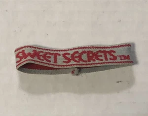 1980's VINTAGE GALOOB SWEET SECRETS CHARM ELASTIC BRACELET - Picture 1 of 2