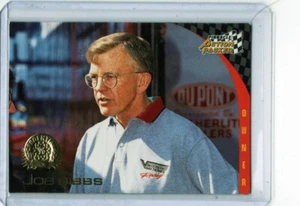 1996 Action Packed Credenziali #80 PROPRIETARIO Joe Gibbs - Foto 1 di 2