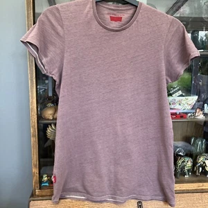 Levi’s Hot Air Balloon Plum Colour T Shirt Size S - Picture 1 of 8
