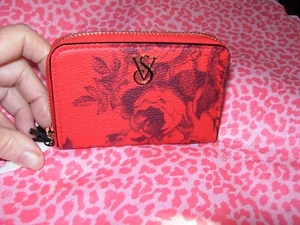 Victoria's Secret Small Wallet Pebbled Zip Credit Card Valentine Red Floral NWT - Picture 1 of 6