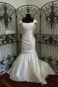 D411 BLUE BY ENZOANI SZ 12 IVORY $1100 FORMAL WEDDING GOWN DRESS - Picture 1 of 8
