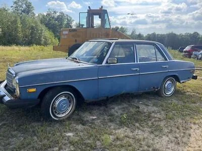 Conjunto de farol Mercedes Benz 240 esquerdo 73 74 75 76 - Imagem 1 de 4