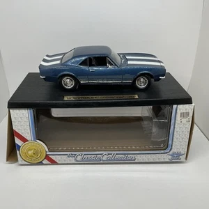 CAMARO Z28 1967 CHEVY 1:18 SCALE CLASSIC COLLECTION METALLIC BLUE WHITE STRIPES - Picture 1 of 13