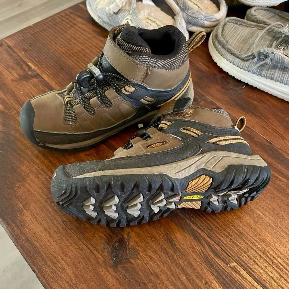 Bota de senderismo impermeable KEEN Targhee IV para niños pequeños Foto 1 de 1