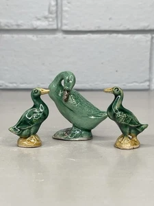 Vintage Miniature Chinese Celadon Green Duck Family Figurine Kitsch Ceramic - Picture 1 of 10