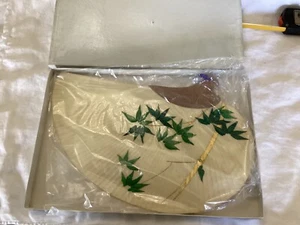 Vintage Oriental Asian Rice Paper Fan New Old Stock In Original Box - Picture 1 of 12