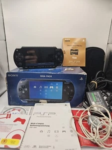 PSP Fat Model 1004 Sony PlayStation Nero Black Funzionante Boxed Completo - Imagen 1 de 13