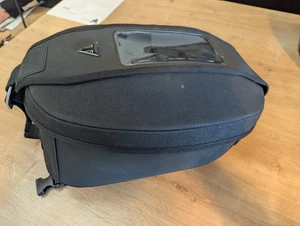Borsa serbatoio robusta ORIGINALE Triumph Scrambler 1200 XC / XE 900 A9518102 PREZZO CONSIGLIATO £ 190 - Foto 1 di 6