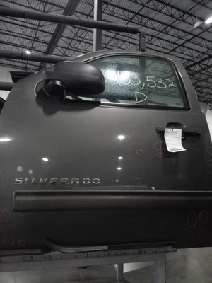Conjunto de puerta delantera izquierda usado se adapta a: Chevrolet Silverado 1500 2011 camioneta L Foto 1 de 4