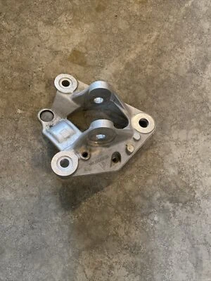 Soporte amortiguador Porsche 991 911 GT3RS 2019 OEM 991.331.330.8R Foto 1 de 4