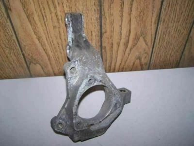 03-08 GRAND PRIX LEFT DRIVER FRONT STEERING SPINDLE KNUCKLE - Изображение 1 из 4