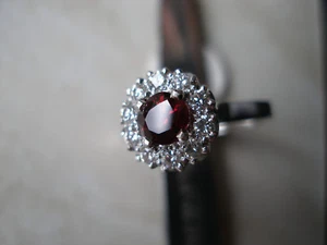 18 CARAT GOLD RUBY & DIAMOND SET CLUSTER RING MADE IN ENGLAND BEAUTIFUL - Picture 1 of 9