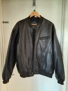 Chaqueta de bombardero vintage de cuero negra con cremallera para hombre C&A talla 50 - Imagen 1 de 23