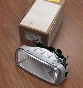 New GM OEM 96540260 Fog Light Lamp Assembly Front Right - Picture 1 of 1