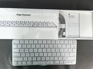 Apple Magic Keyboard A2449 Lightning Battery Silber Touch ID QWERTY US MwSt. - Bild 1 von 1