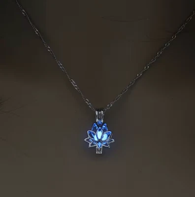 Leuchtend Halskette Damen Silber Lotusblume Kette Blau Frauen Damenkette Glow - Bild 1 von 4