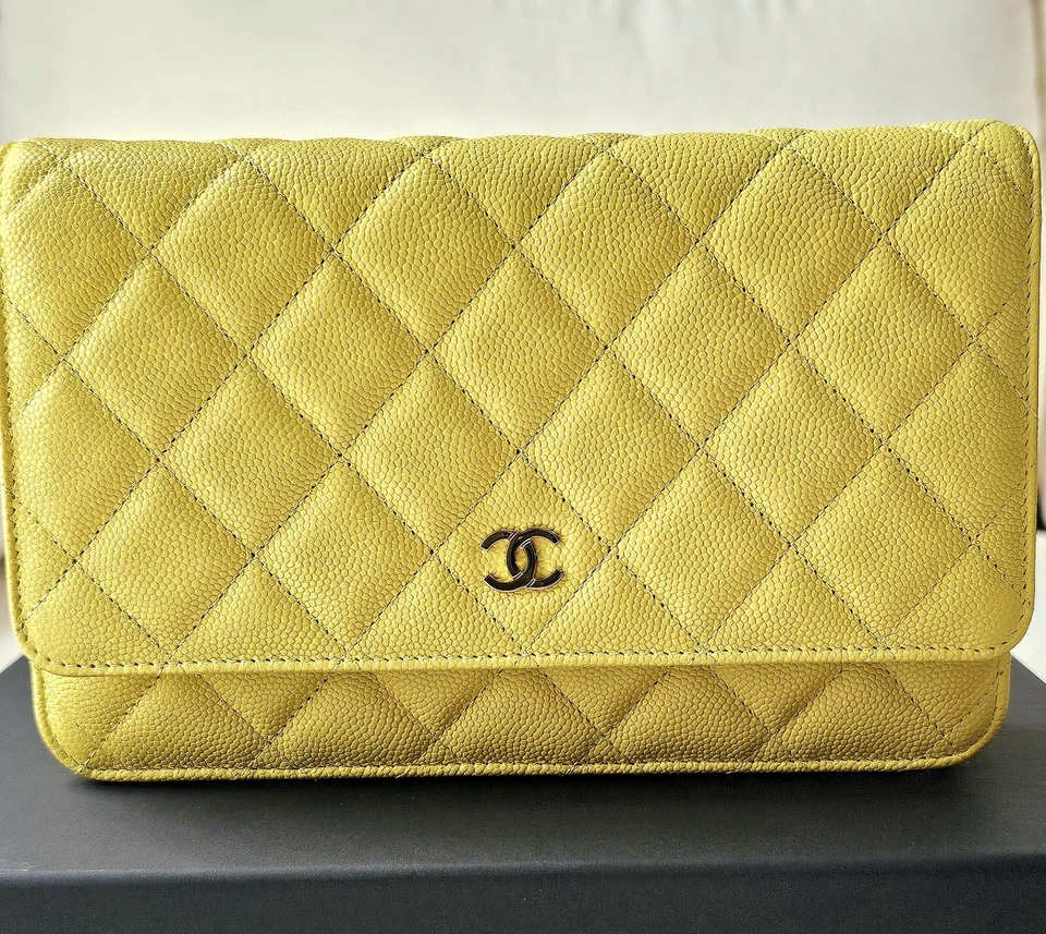 Chanel Caviar Cartera Clásica con Cadena Amarilla AP0250 *Casi Nueva* Foto 1 de 4