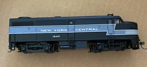 HO Scale New York Central Systems NYC 1043 Locomotive CA - Picture 1 of 2