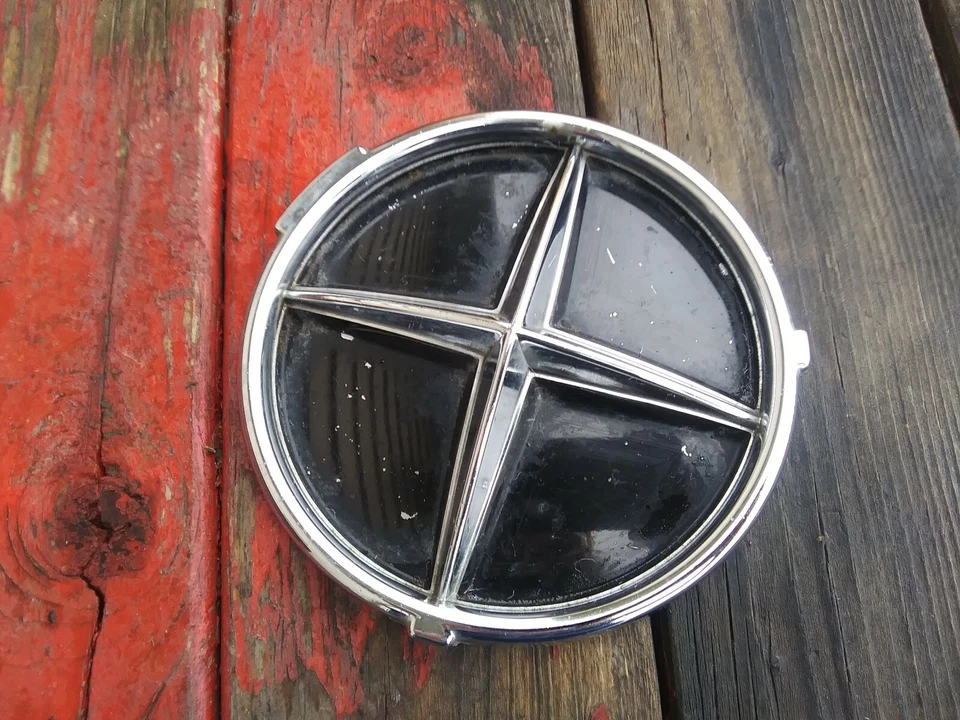 1947 STUDEBAKER COMMANDER DELETE PLATE LIGHT COVER #7723 STARLIGHT COUPE Foto 1 de 4