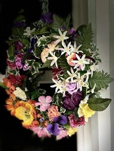 Handgemachter Blumenkranz – zeitlose Schönheit für dein Zuhause  - Bild 1 von 8