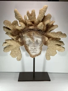 Korallenriff Krone Gesicht Skulptur mit Ständer und Wandhänger Maritim Neuwertig - Bild 1 von 14
