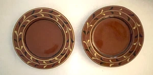 Pair of Rowe Pottery Works Bob Timberlake Old Salem Collection Plates - Picture 1 of 7